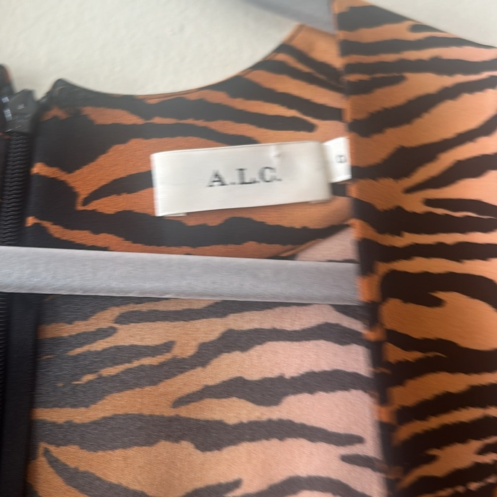 A.L.C. 100% Silk Dress long sleeve black tan tiger print Size 0 - Picture 7 of 12